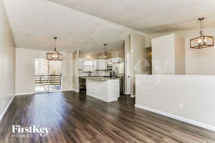 2105 S Barrington Ct - Photo 3 of 15