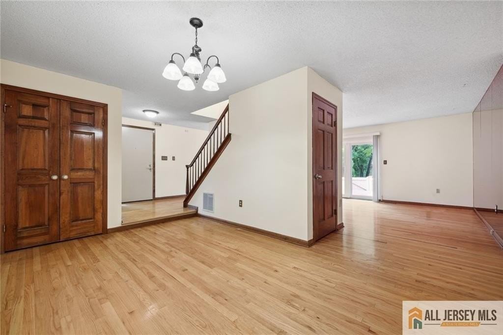 153 Thoreau Dr - Photo 3 of 31