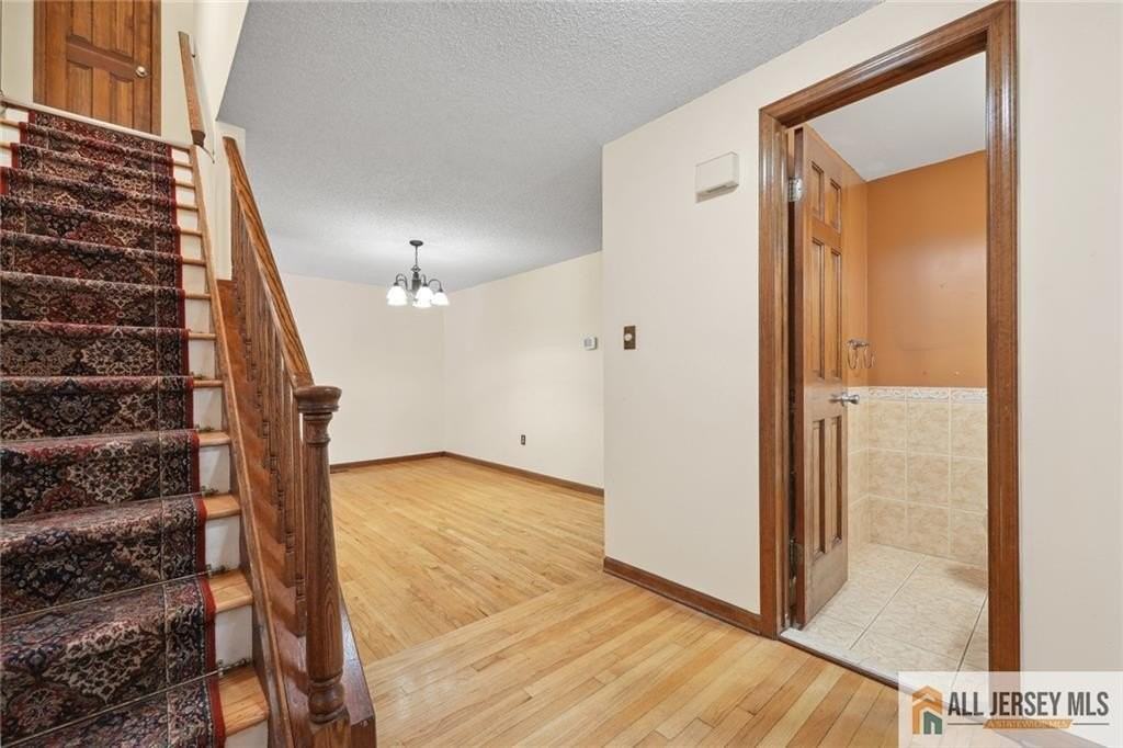 153 Thoreau Dr - Photo 5 of 31