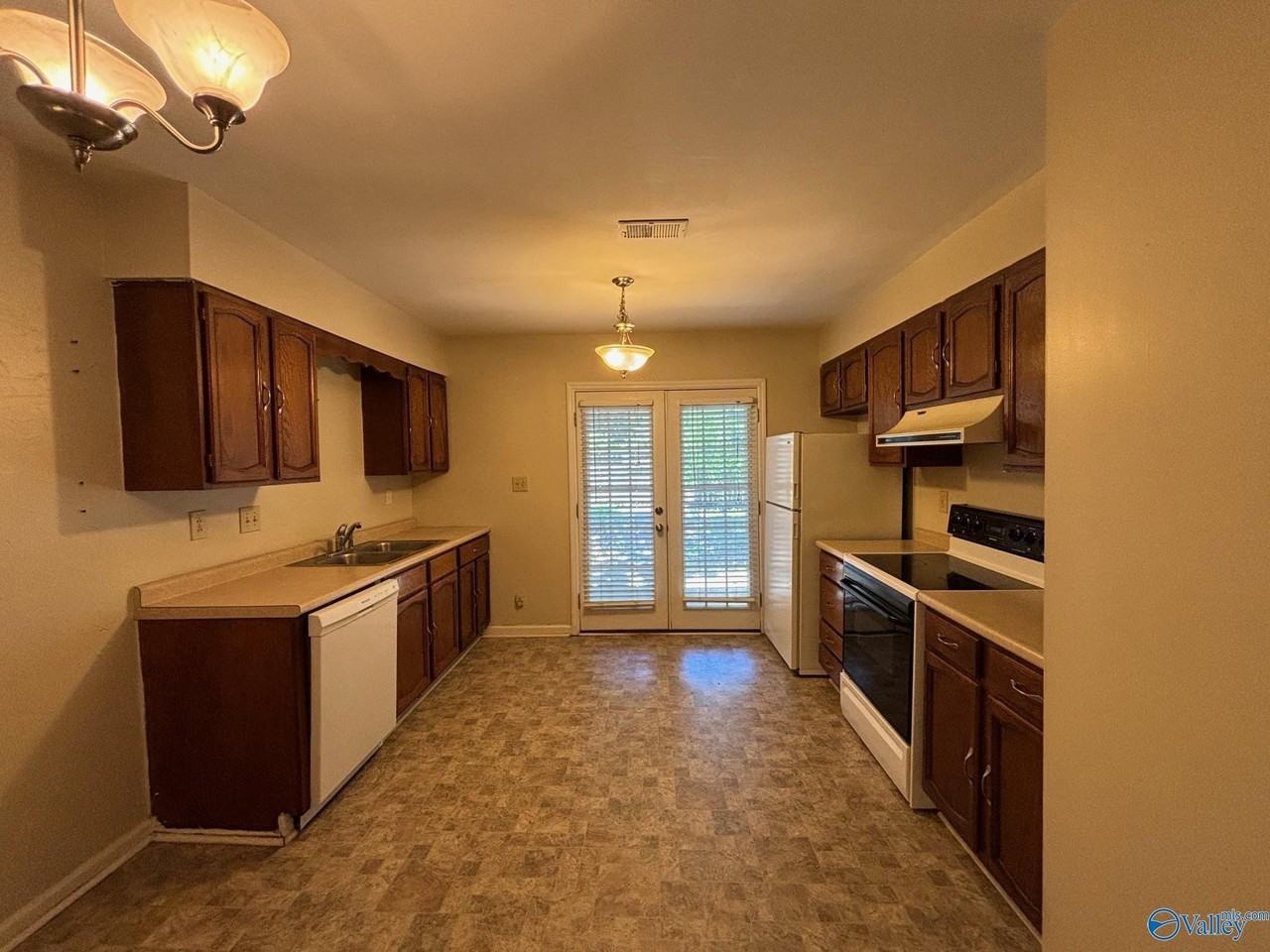 2716 Wynterhall Rd Se - Photo 2 of 16