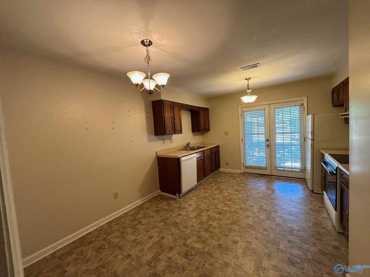 2716 Wynterhall Rd Se - Photo 3 of 16