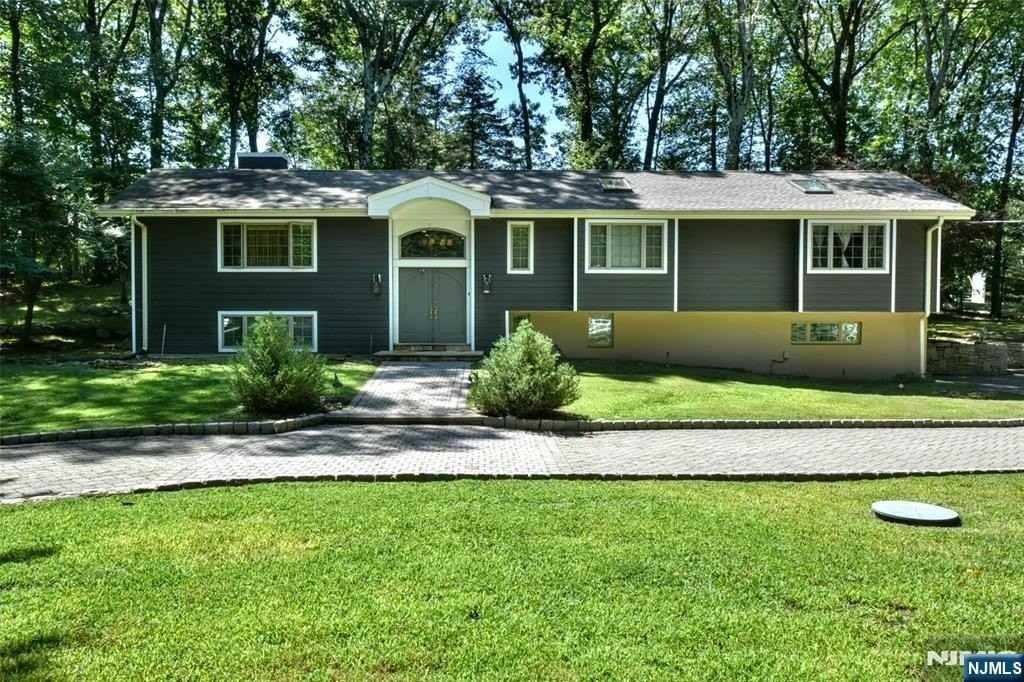 692 High Mountain Rd - Photo 2 of 36