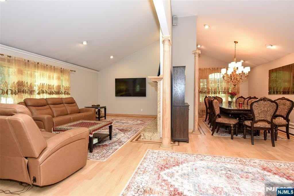 692 High Mountain Rd - Photo 6 of 36