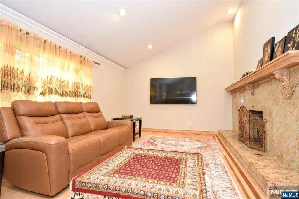 692 High Mountain Rd - Photo 7 of 36