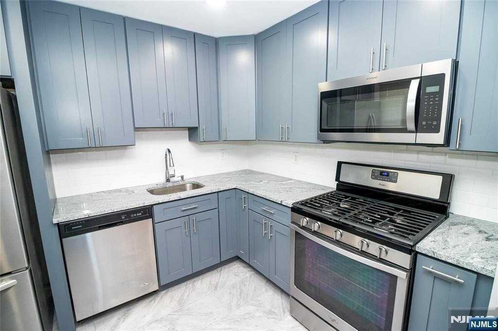 284 Continental Ave - Photo 7 of 28