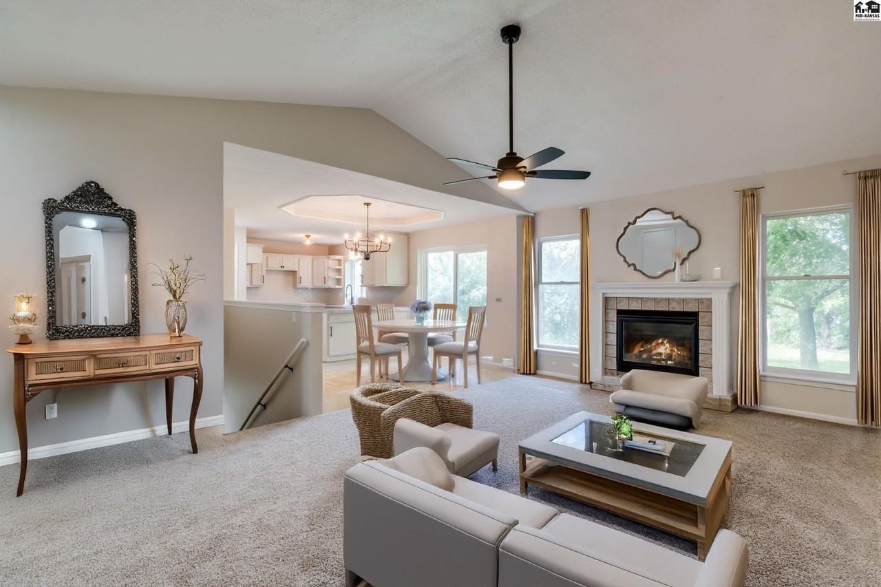 915 Wheatland Dr - Photo 3 of 20