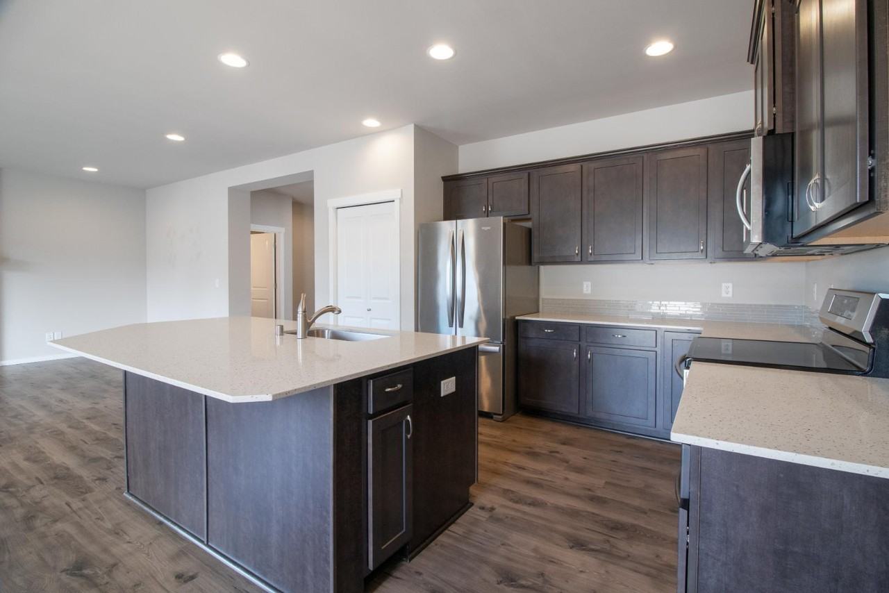 2925 Cassius St Ne - Photo 4 of 11