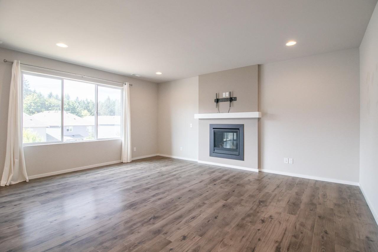 2925 Cassius St Ne - Photo 7 of 11
