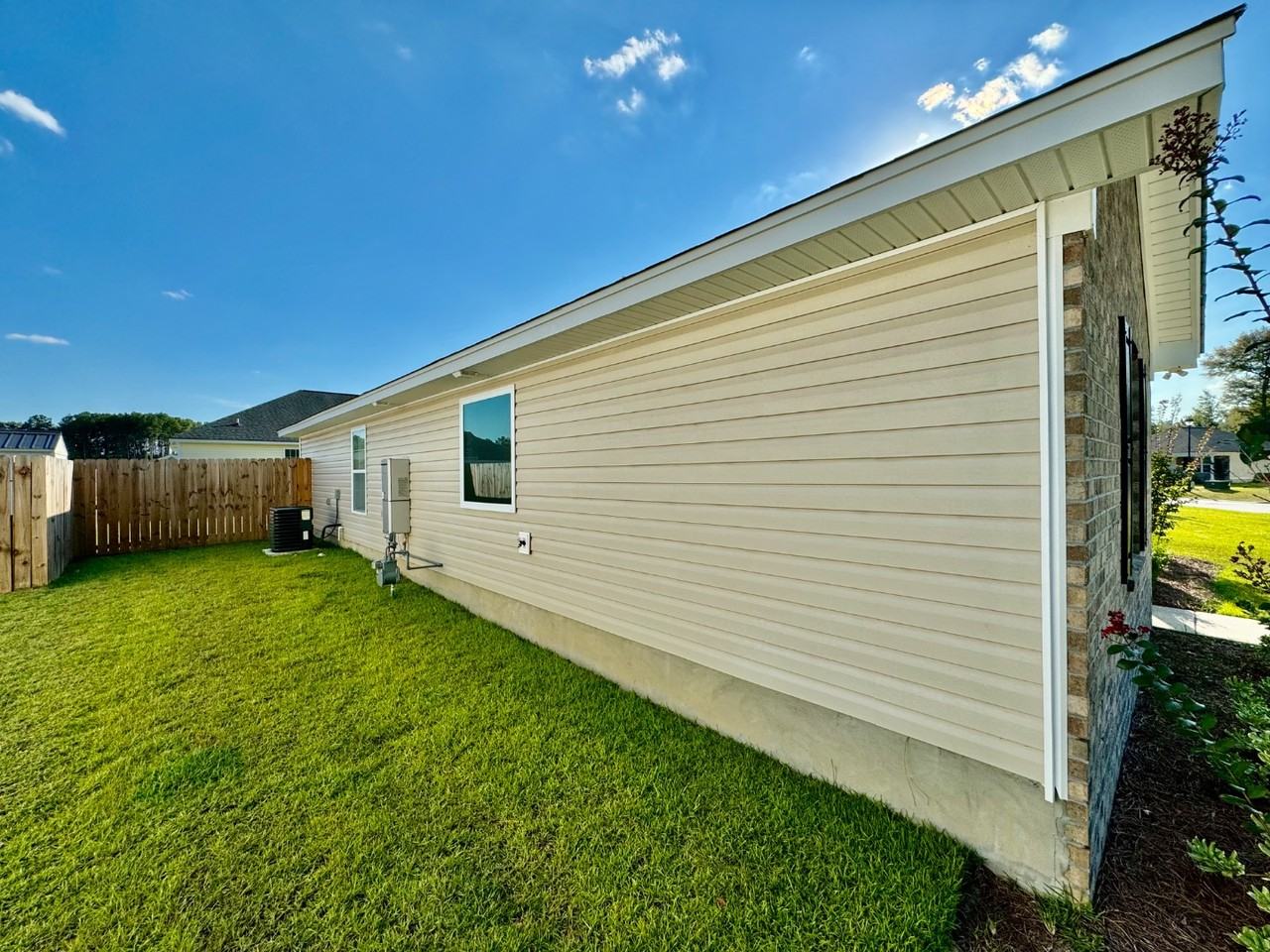 3686 Saddleridge Dr - Photo 3 of 13