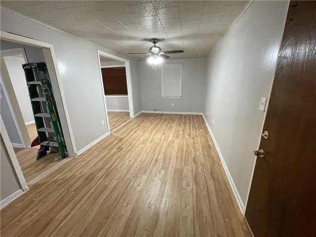 208 N Scanlan St - Photo 3 of 15