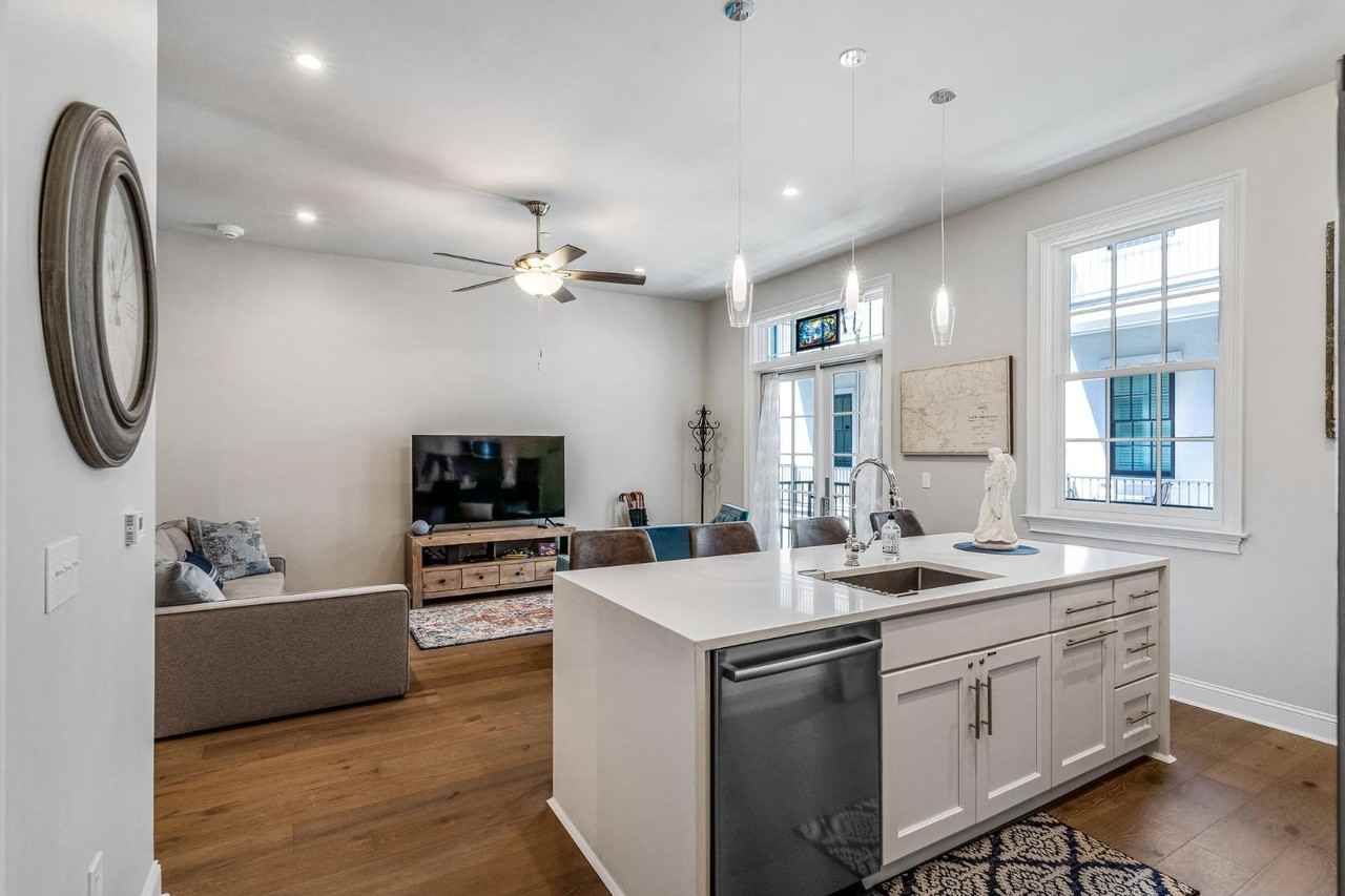 731 Saint Charles Ave - Photo 2 of 20