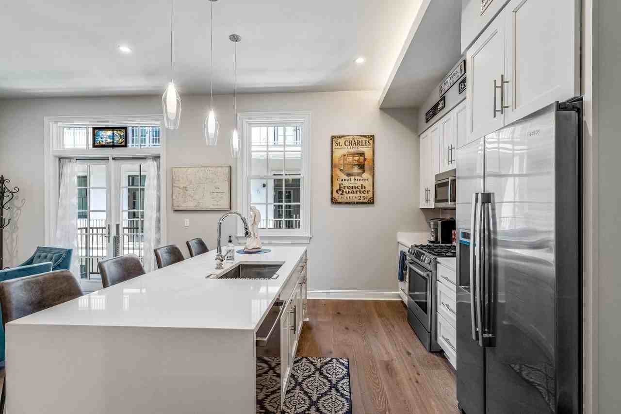 731 Saint Charles Ave - Photo 3 of 20