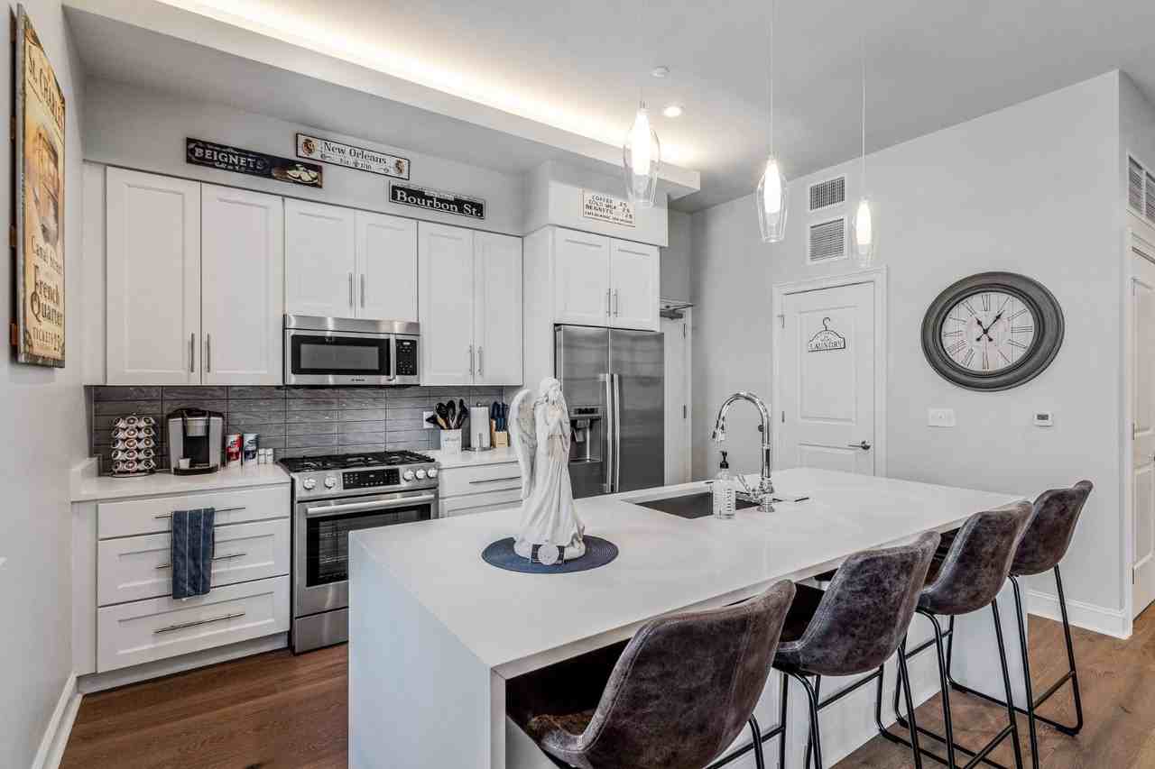 731 Saint Charles Ave - Photo 7 of 20