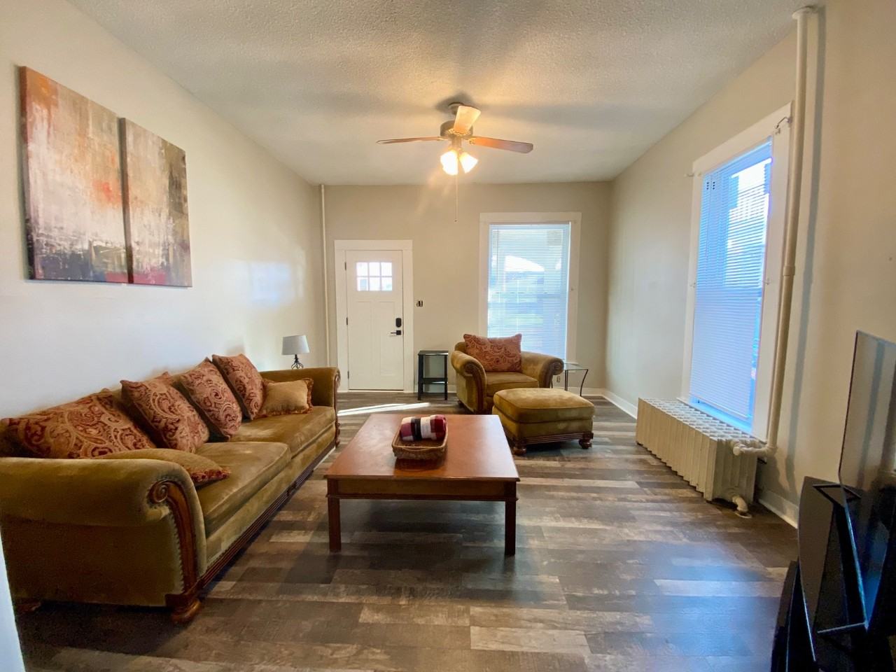 1106 Lafayette Ave - Photo 3 of 11