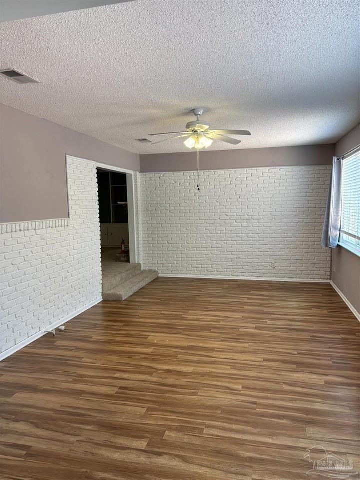 301 Teakwood Circle - Photo 7 of 24