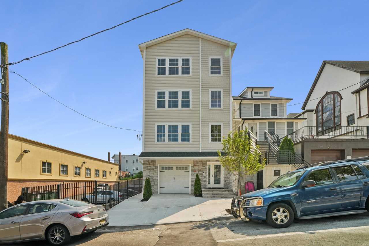 200 Montclair Avenue - Photo 2 of 11