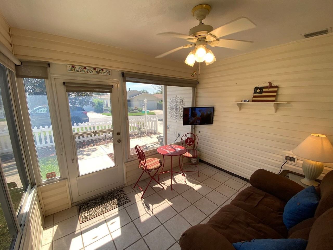 440 Canterbury Ct - Photo 3 of 41