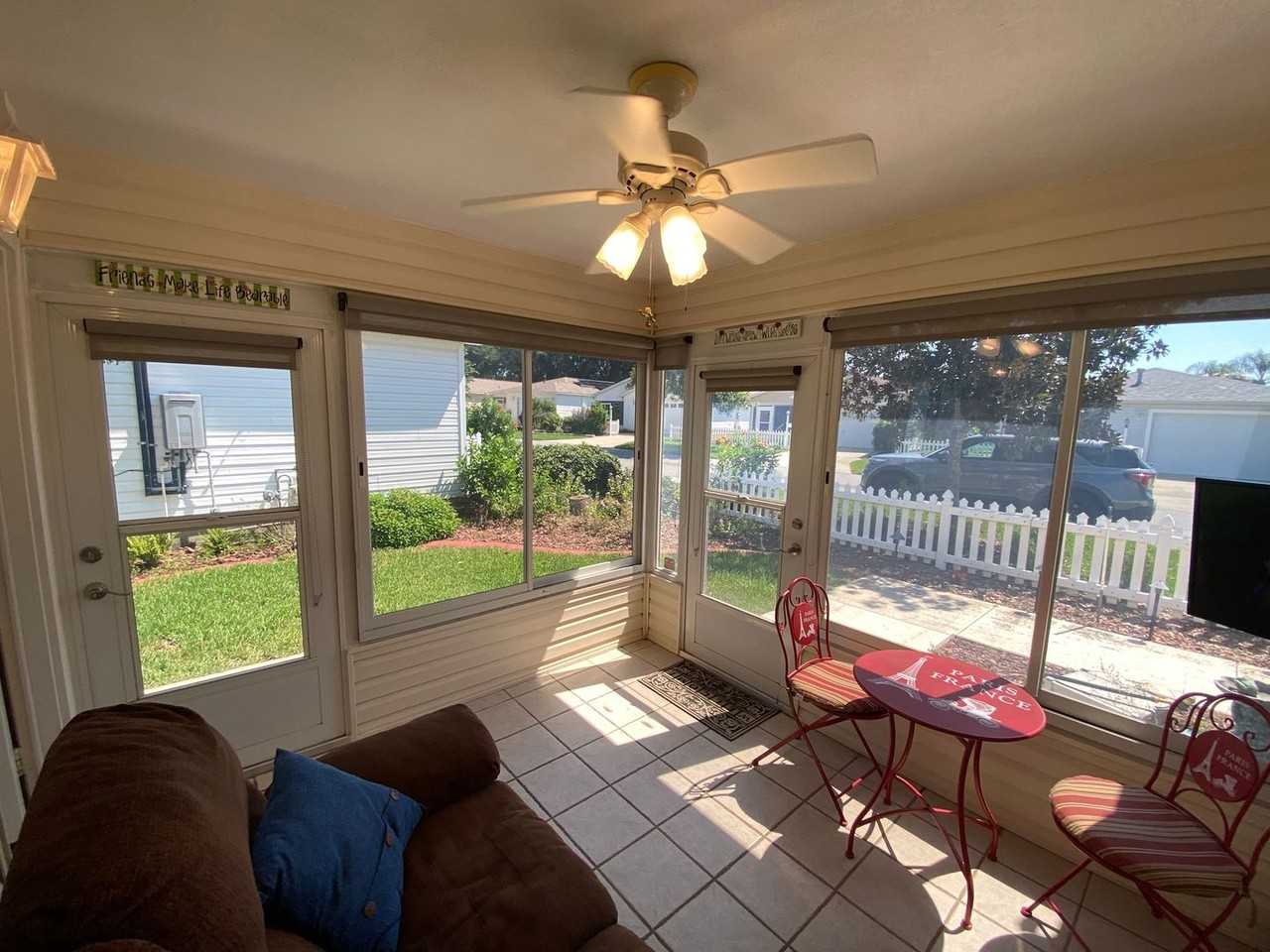 440 Canterbury Ct - Photo 4 of 41