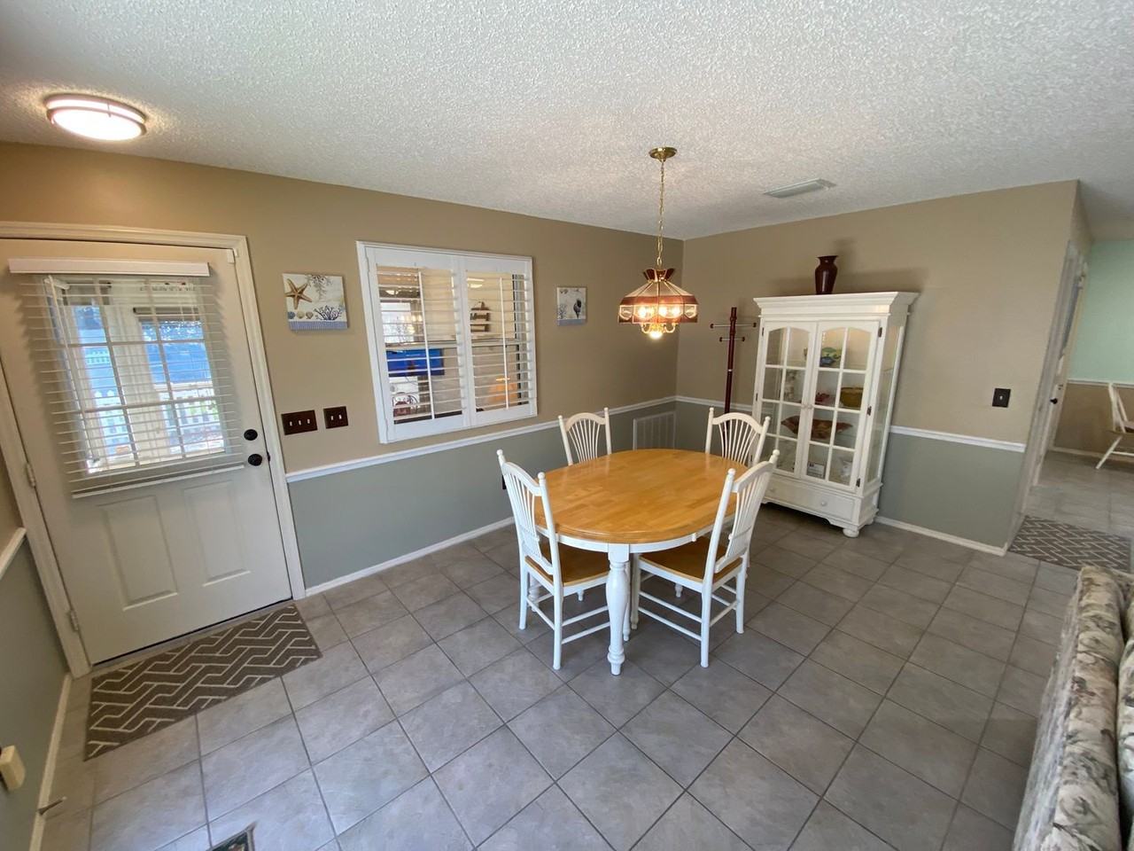 440 Canterbury Ct - Photo 7 of 41