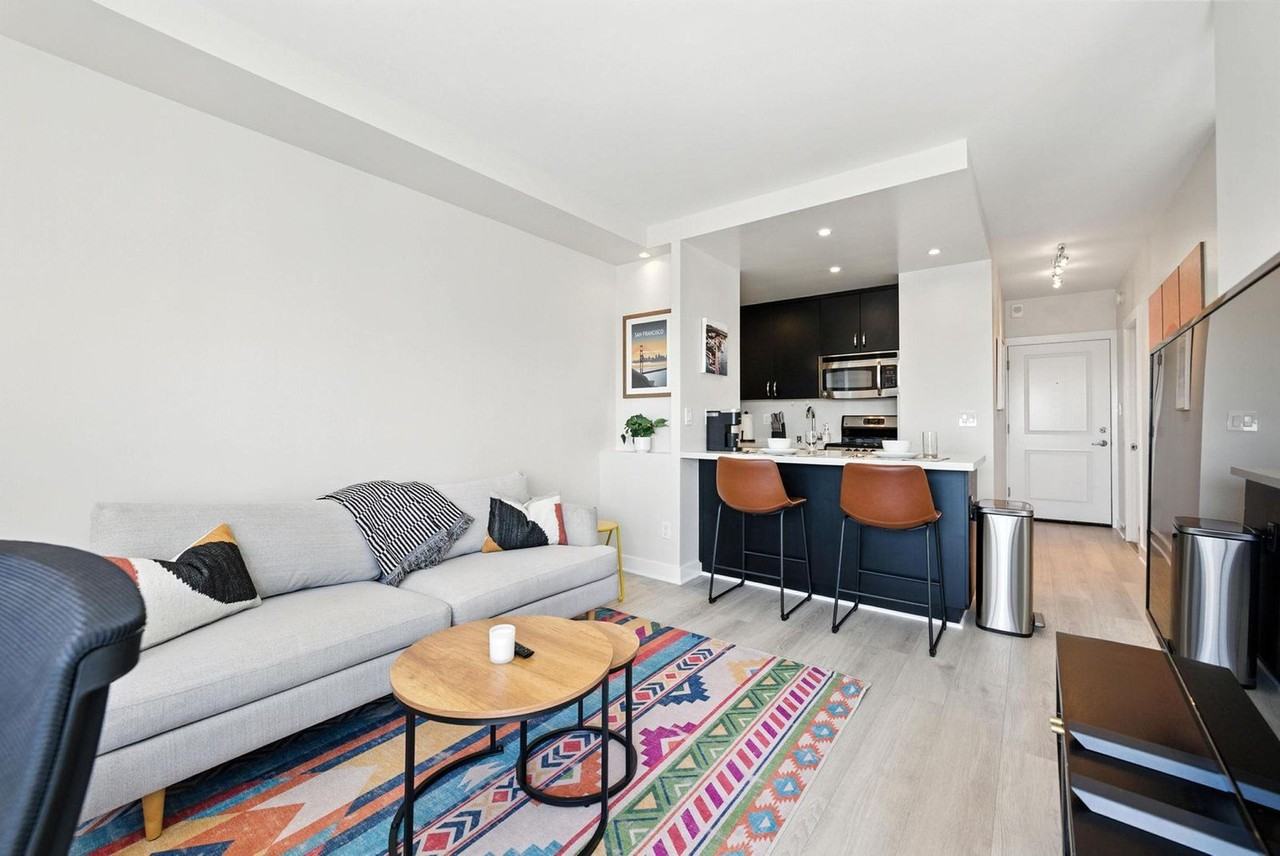 899 Pine Street - Photo 3 of 30