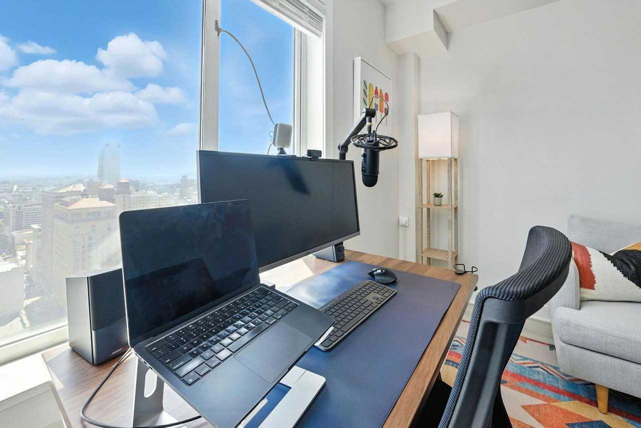 899 Pine Street - Photo 4 of 30