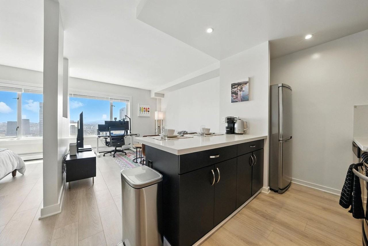 899 Pine Street - Photo 7 of 30