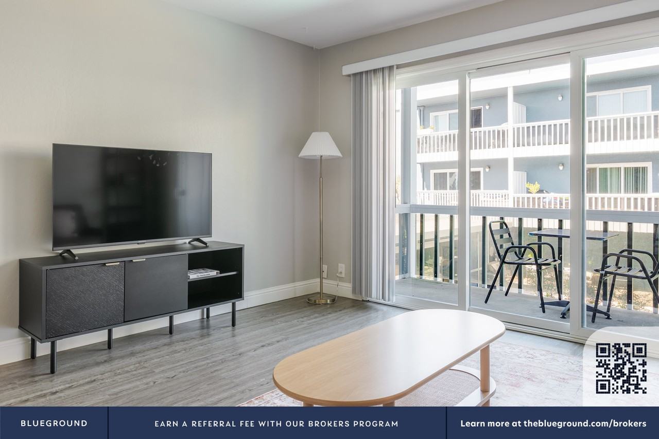 2019 Shoreline Dr #1958 - Photo 5 of 34