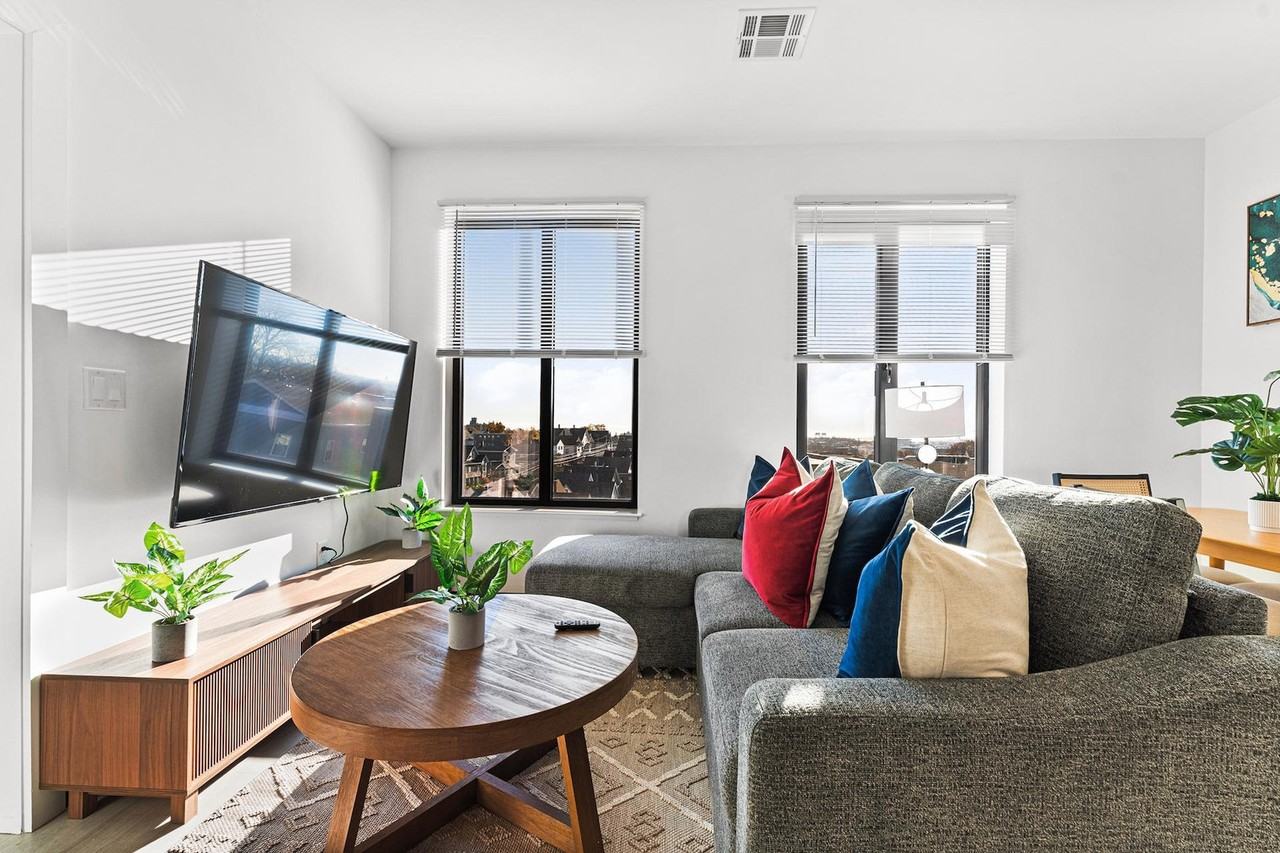 600 Broadway #1240317P - Photo 2 of 39