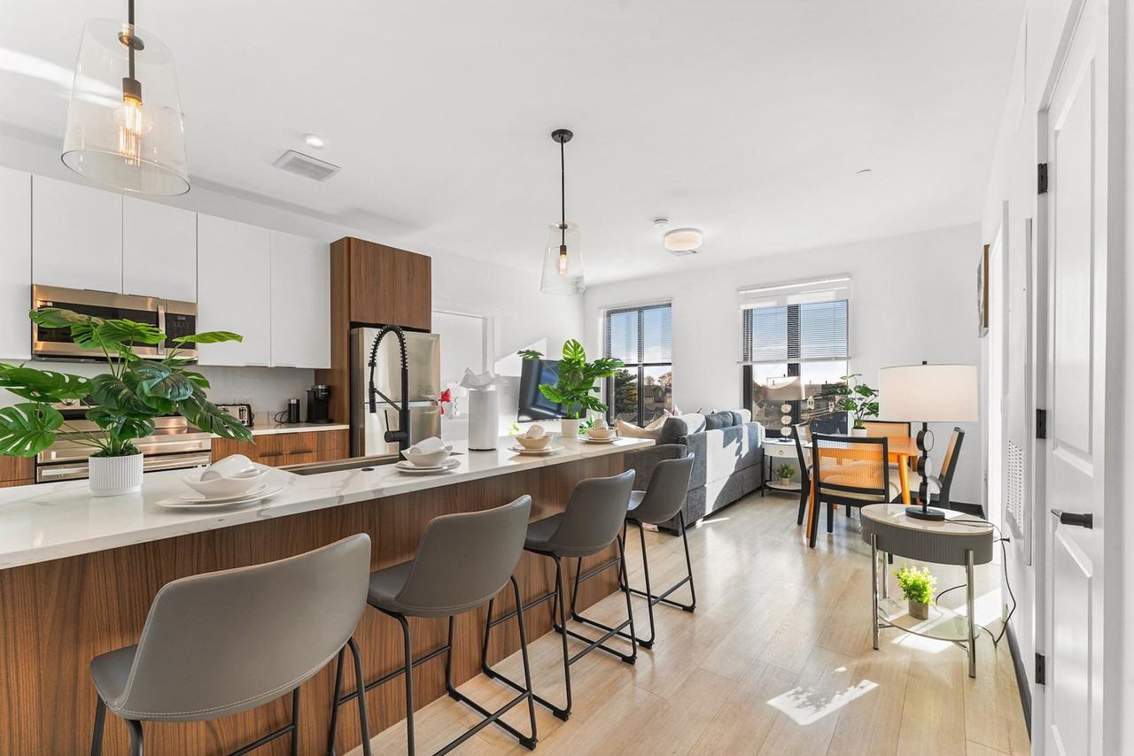 600 Broadway #1240317P - Photo 3 of 39