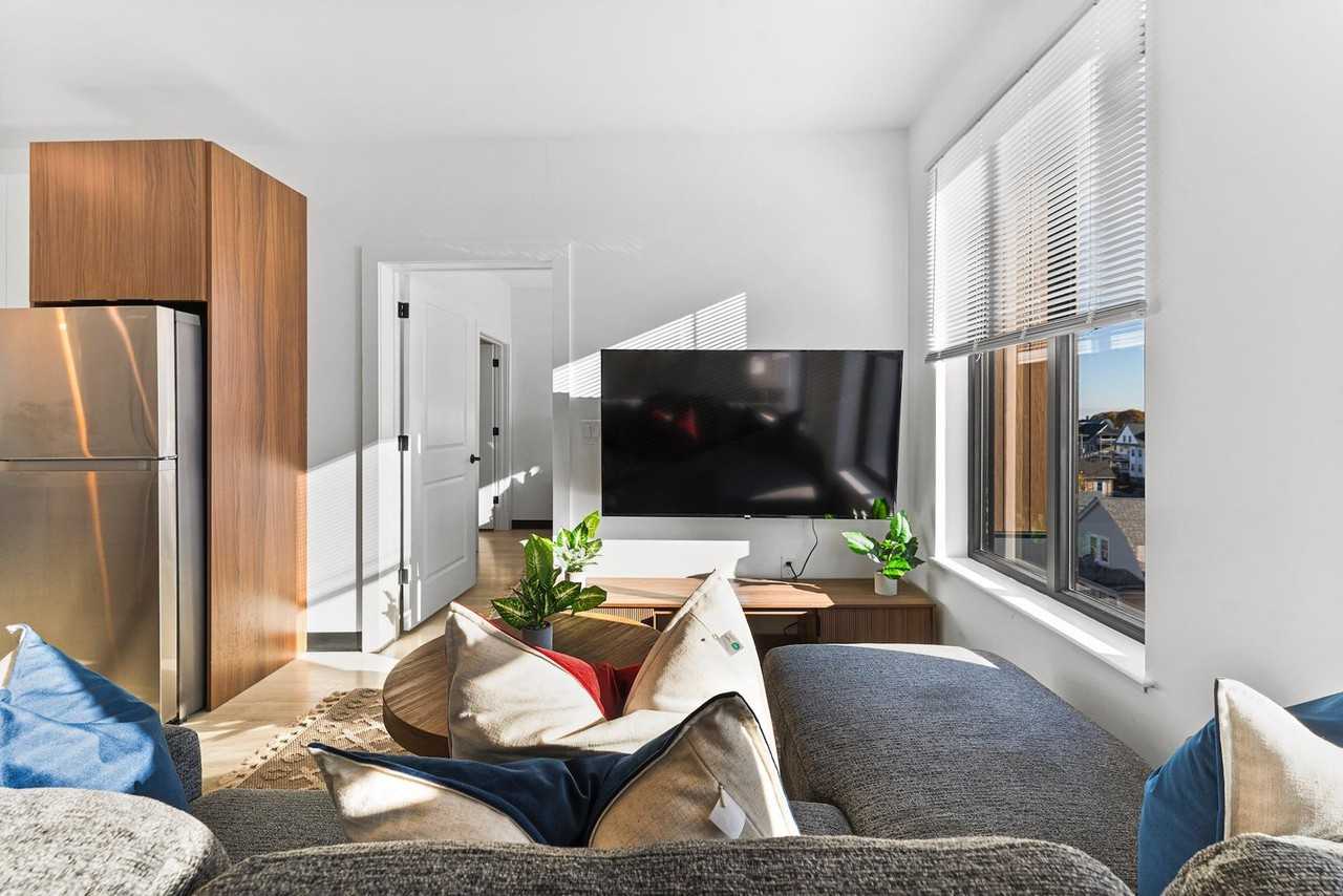 600 Broadway #1240317P - Photo 5 of 39