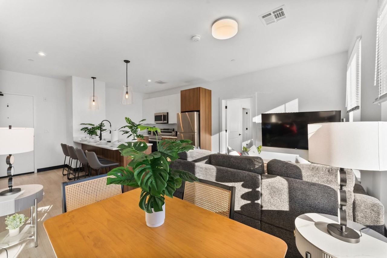 600 Broadway #1240317P - Photo 7 of 39