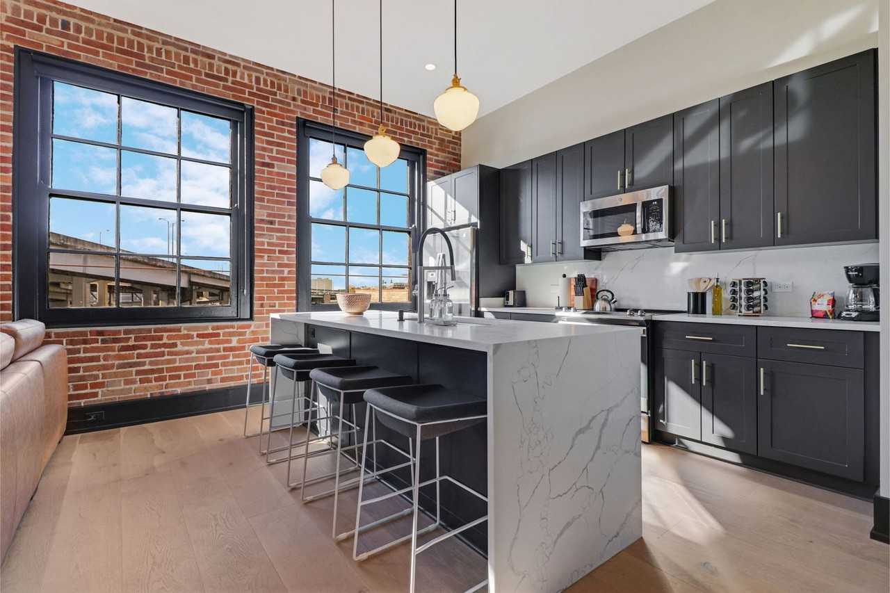 1148 S Peters St #1265820P - Photo 3 of 39