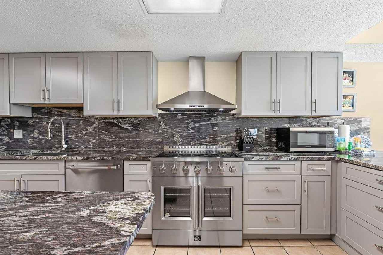 1007 West Beach Boulevard - Photo 3 of 48