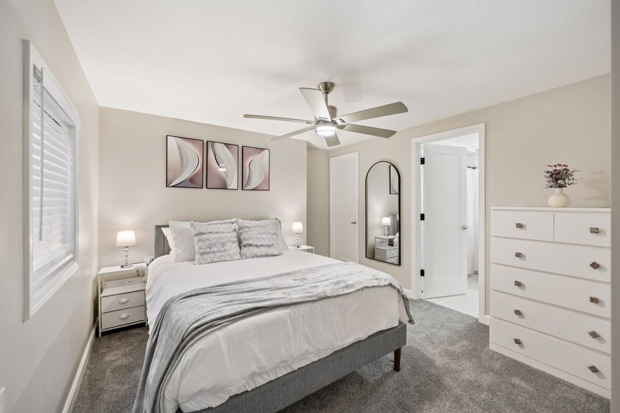 22051 W Taylor Rd #1285046P - Photo 3 of 26