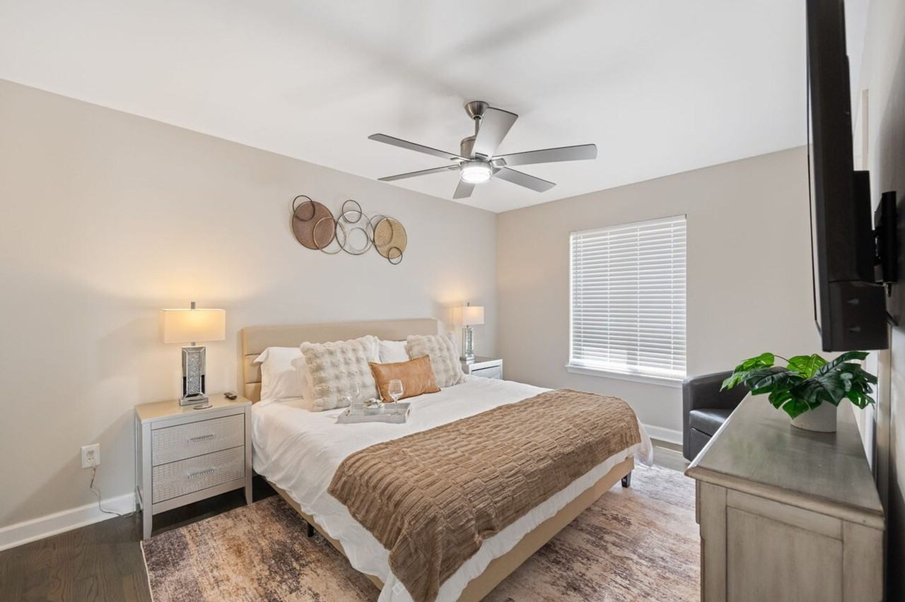 22051 W Taylor Rd #1285046P - Photo 4 of 26