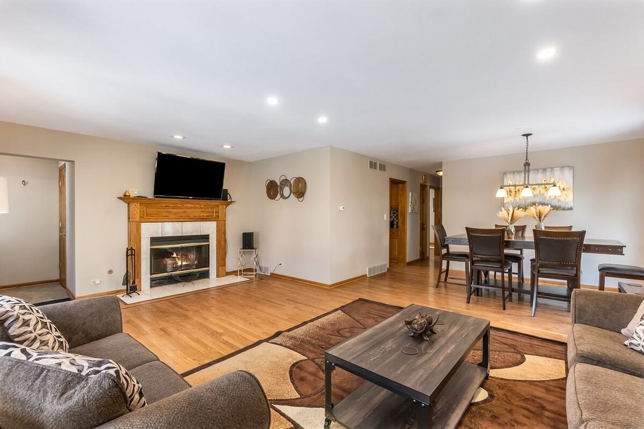 336 N Walnut St #1285073P - Photo 6 of 24