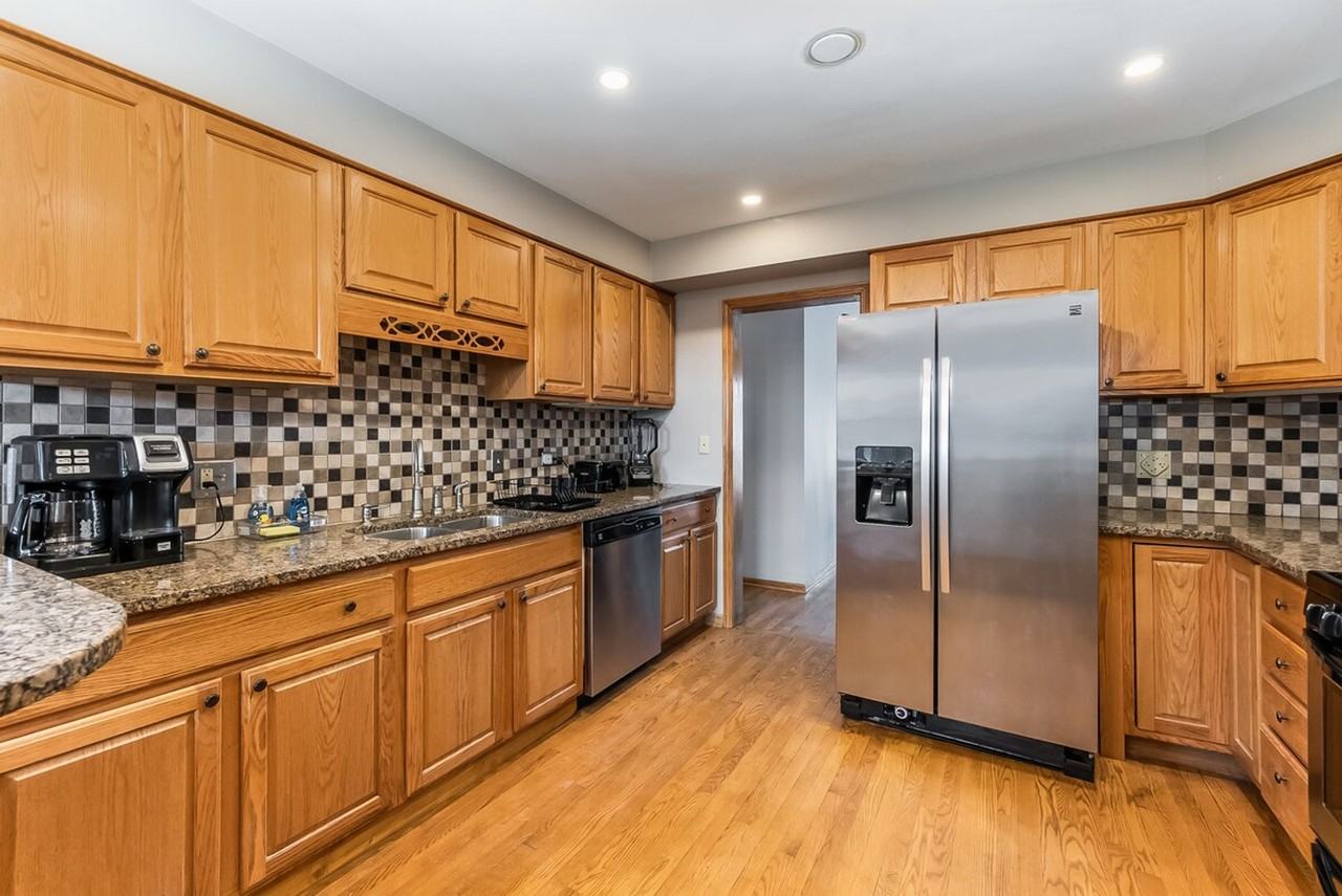 336 N Walnut St #1285073P - Photo 7 of 24