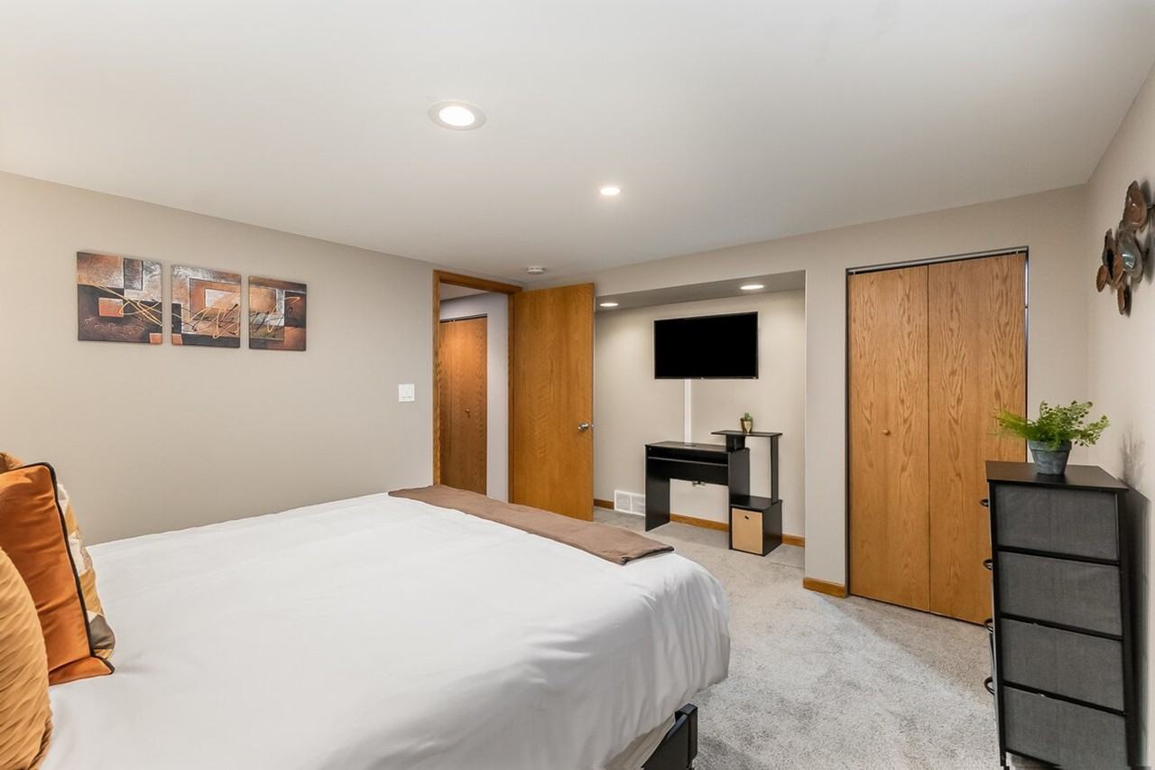 336 N Walnut St #1285073P - Photo 5 of 24