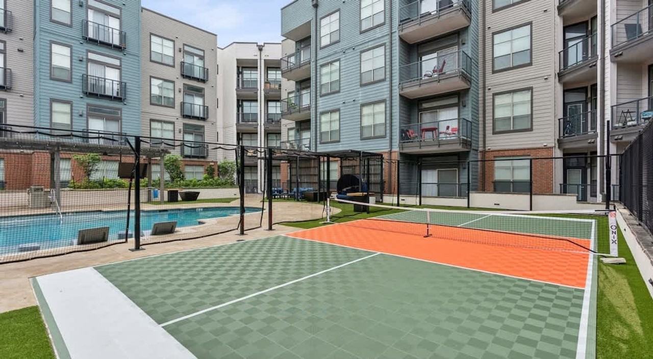 2901 Indiana Street - Photo 2 of 73