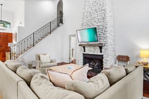 featured image of 4639 Paradise Isles