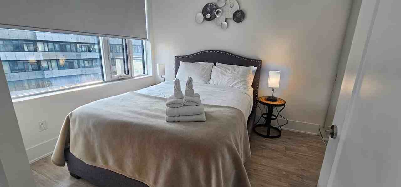 470 Front St W #1286445P - Photo 2 of 5