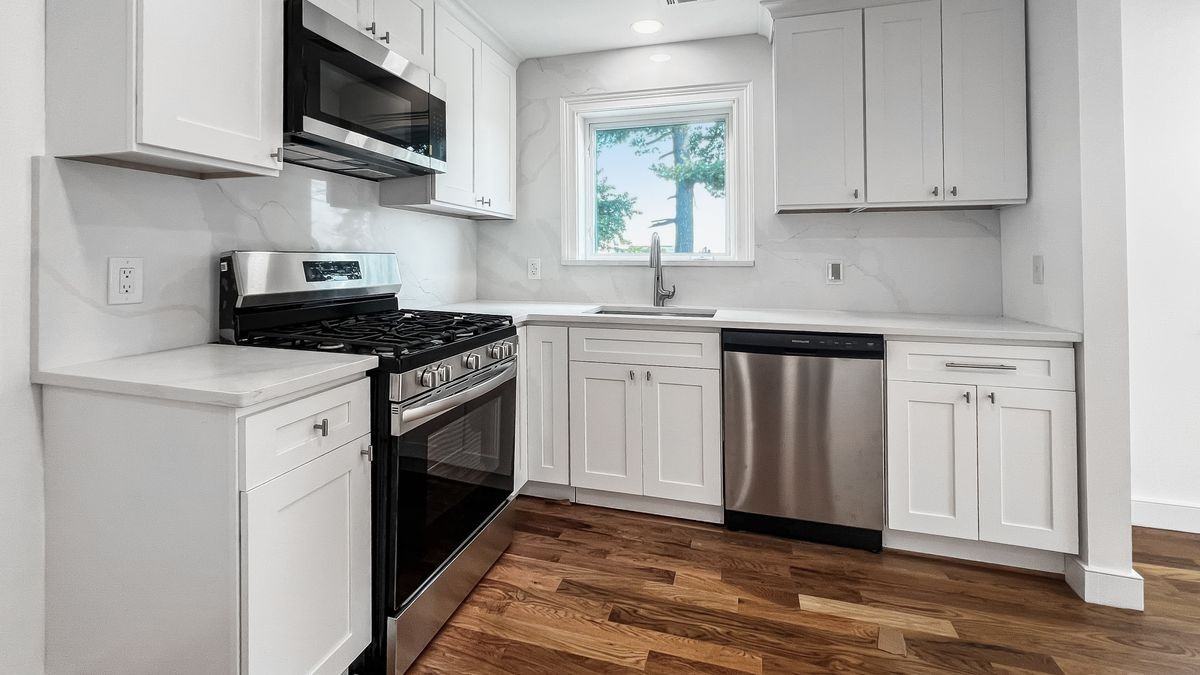 125 Franklin Ave ##2 - Photo 3 of 24