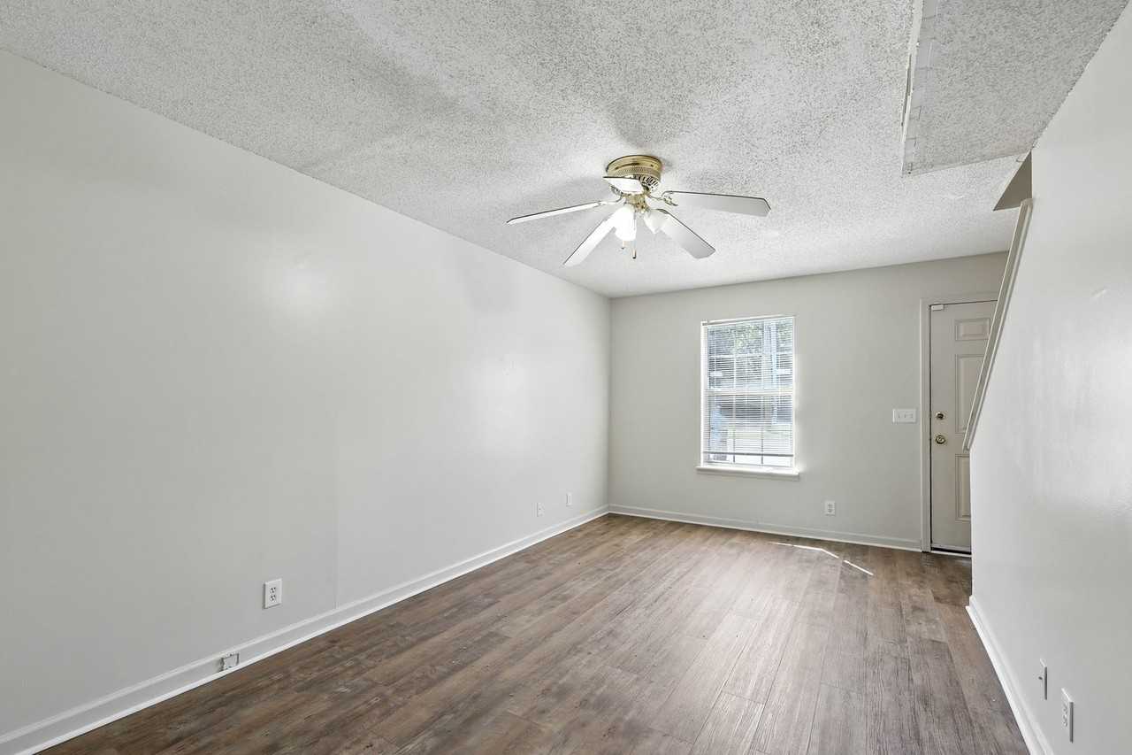 285A Stateline Rd - Photo 5 of 18