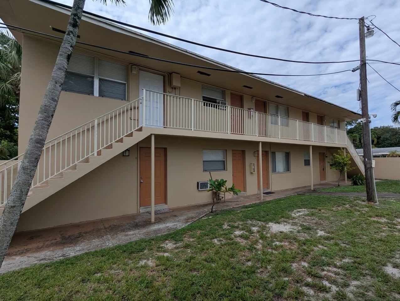 1010 SW 16 Ave - Photo 2 of 3