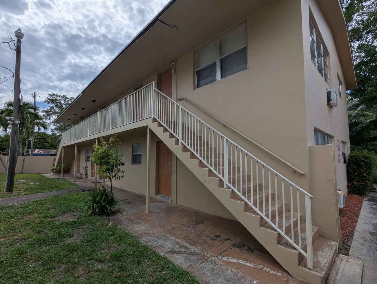 1010 SW 16 Ave - Photo 3 of 3