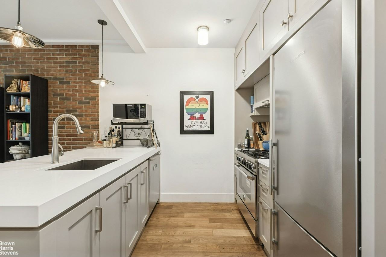 4734 47 -34 11TH STREET #301 - Photo 4 of 12