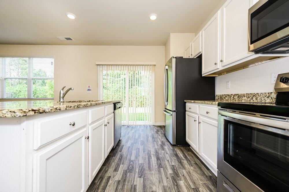 291 Hamilton Pointe Dr - Photo 6 of 17