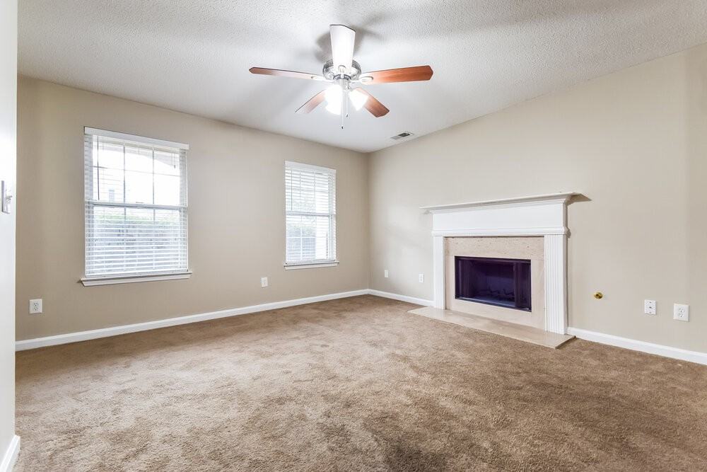 4405 Grove Dr Nw - Photo 4 of 17