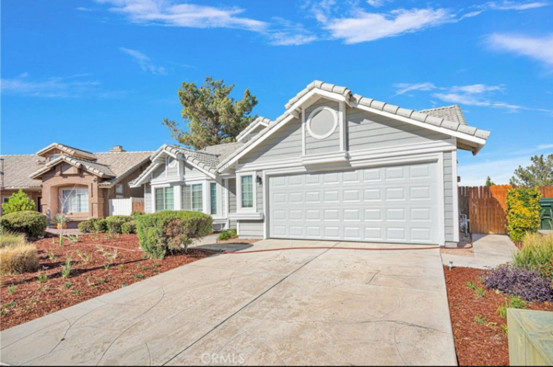 17674 High Vista St - Photo 3 of 28