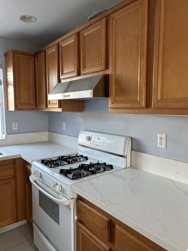 2193 N Nestor Ave - Photo 2 of 8